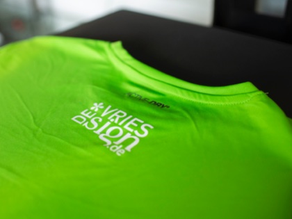 de Vries Design Hunteburg - Werbung - Firmen Werbung - Duckerei - Werbeagentur - Ostercappeln - Bad Essen - Belm - Venne - Hochzeitskarten - Werbung - Beschriftungen - T Shirt bedrucken - Trikots - Bad Essen - Osterkappeln - Hochzeit - Hochzeitsausstattung Hochzeitskarten - Grafik Design Studio Grafikfirma Hunteburg de Vries Diepholz